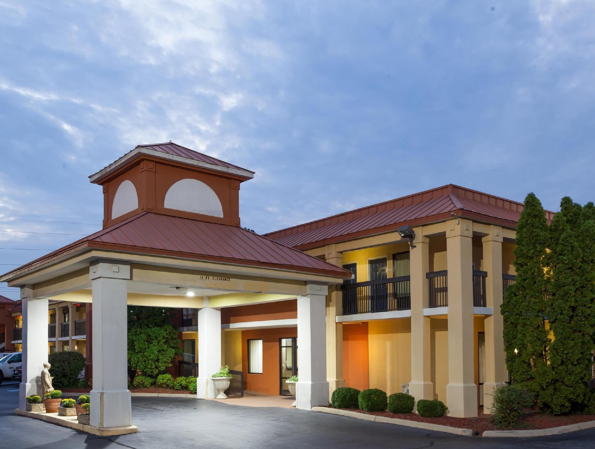 Baymont By Wyndham Covington Hotel Exterior foto