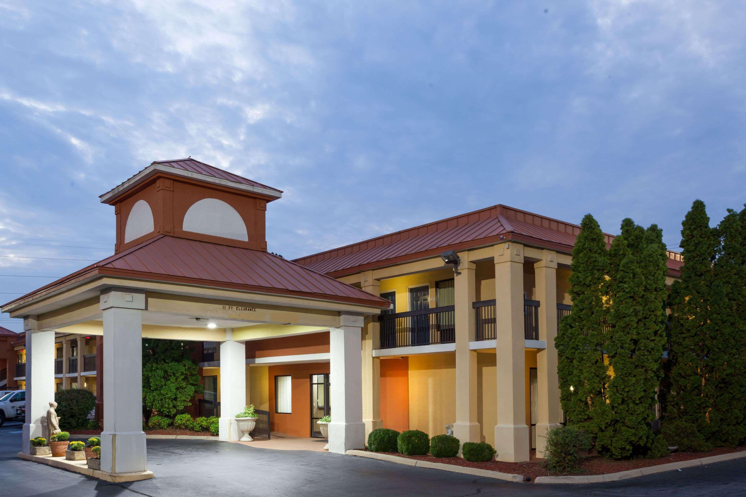 Baymont By Wyndham Covington Hotel Exterior foto