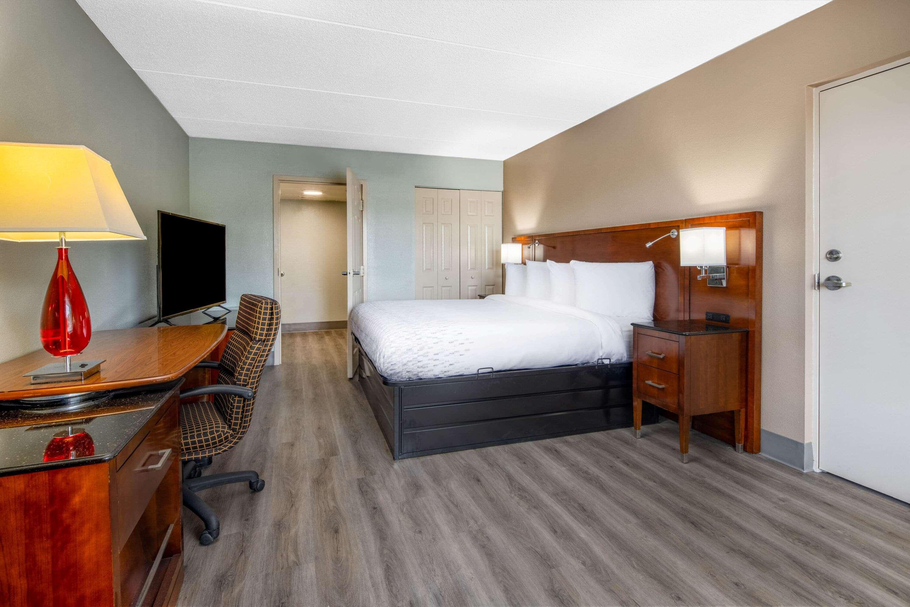 Baymont By Wyndham Covington Hotel Exterior foto